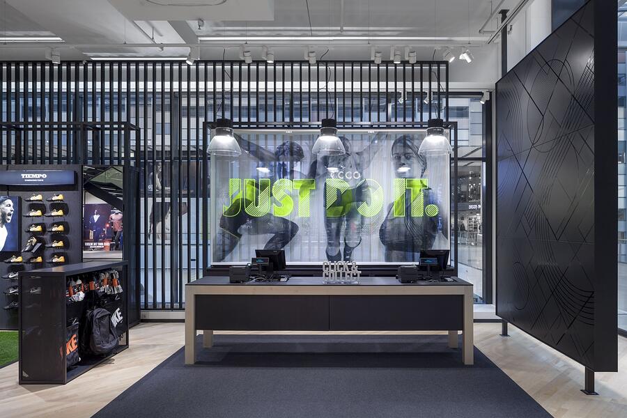 Nike Store Utrecht Confetti Reclame   Utrecht NikeStore 024900x 75 